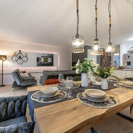 Ferienwohnung Alpenflair / Luxury / 100Qm / Work / Travel / Netflix Penzberg Exterior foto